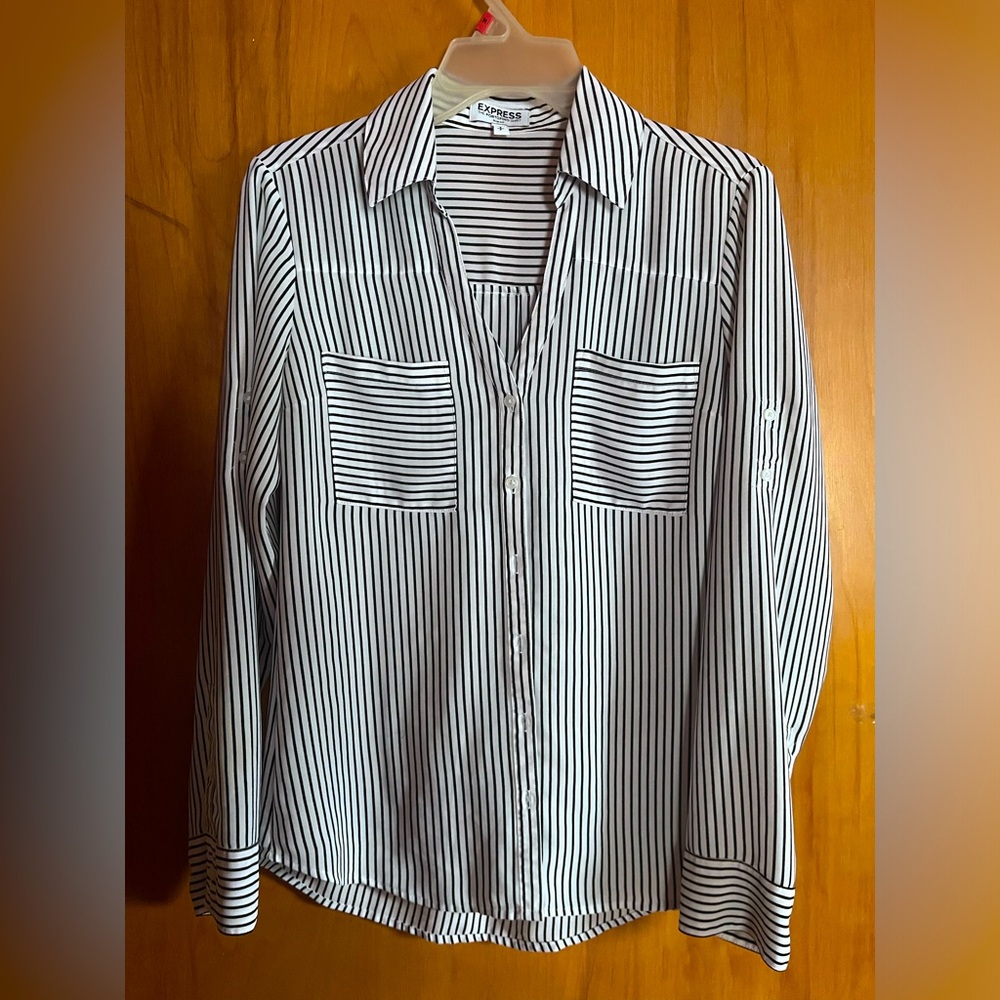 COPY - Express “the portofino” button up blouse